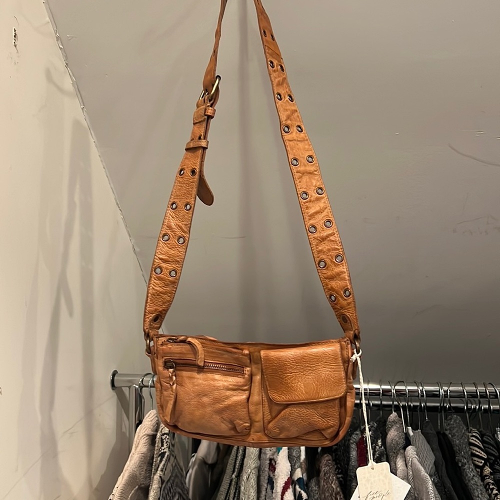 SALE!✨NEW!✨Free People Wade Leather Sling